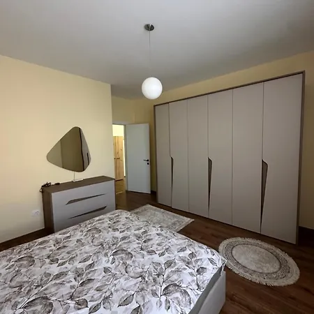 Elton Gjana Apartament