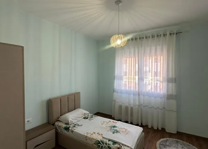 Elton Gjana Apartament *